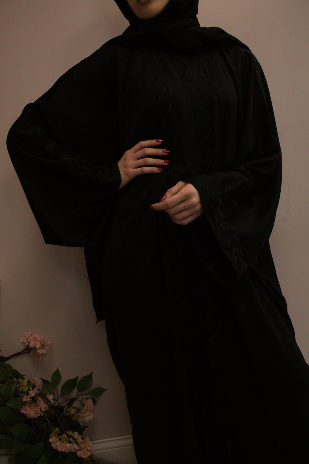 Black on Black Vines Abaya