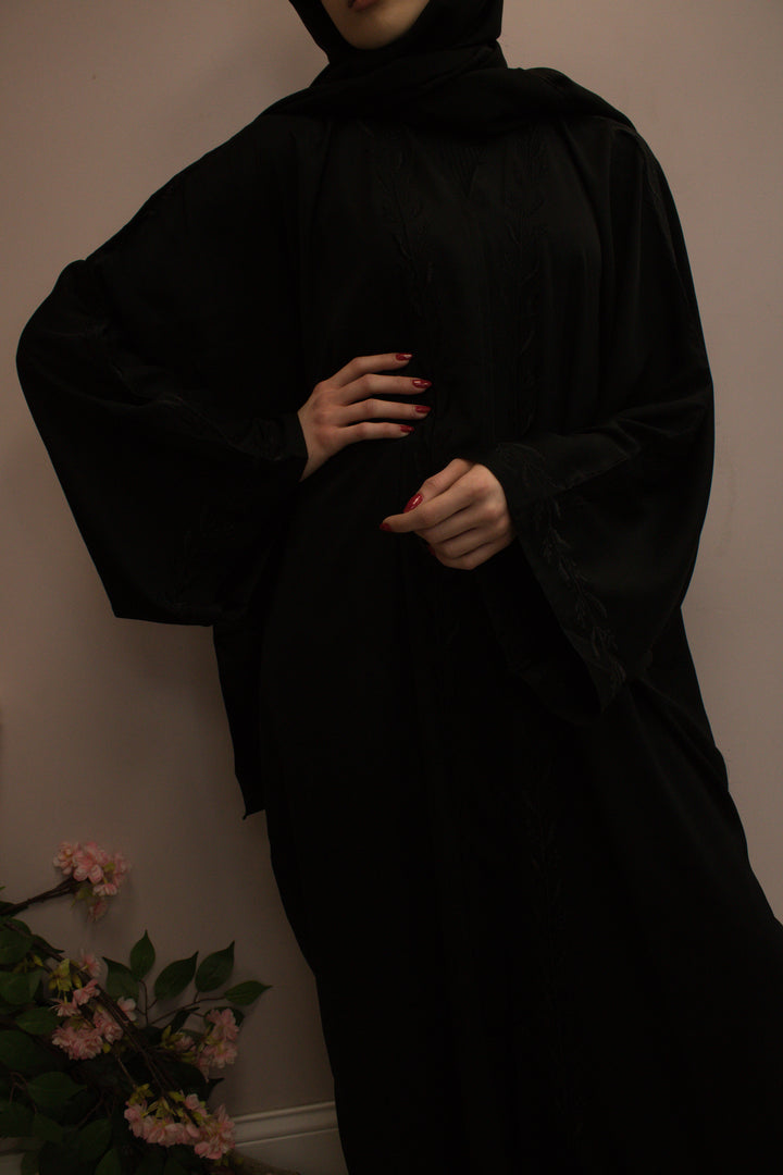 Black on Black Vines Abaya